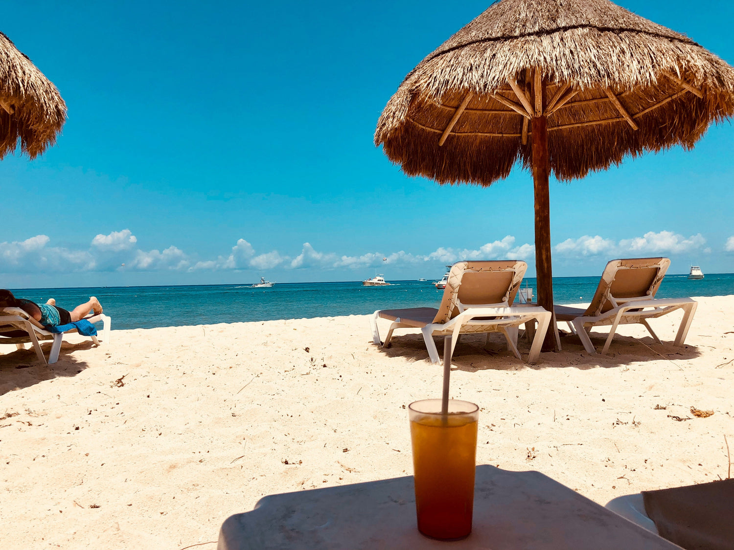 El enemigo invisible del verano: cómo proteger tu piel y tu salud del sol sin dejar de disfrutar