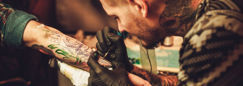 Los tatuajes están cada vez más de moda en España